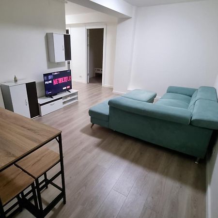 Apartament Cwa 1 Aeroport オトペニ エクステリア 写真