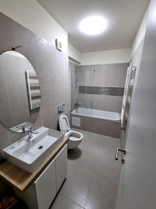Apartament Cwa 1 Aeroport オトペニ エクステリア 写真